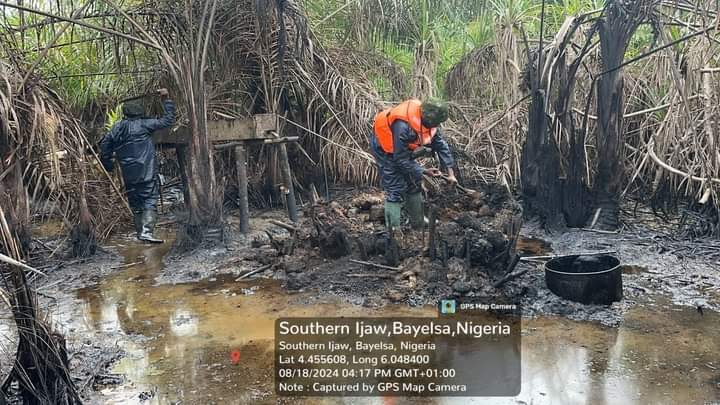 Nigerian Navy Smashes Illegal Refining Operations in Bayelsa State [Photos]