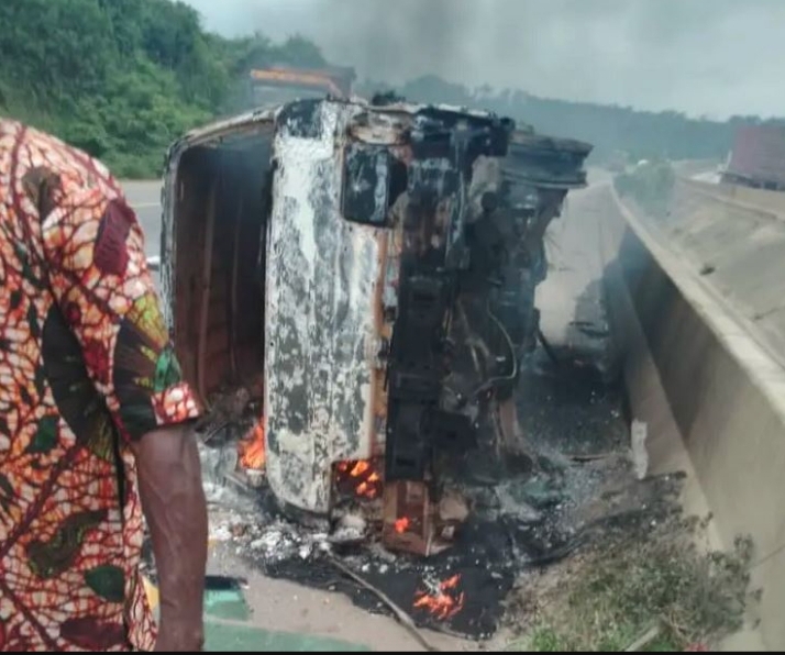 Ogun Lone Crash Claims One Life, Leaves 10 Injured